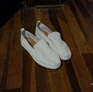 Brand NEW leather Toms!